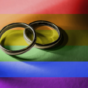 Chocan grupos opositores al matrimonio igualitario con activistas LGBT