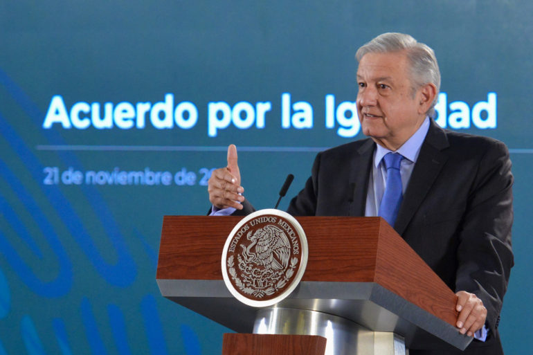 Dice López Obrador que ya se concluirá Cuatro Carriles, pero aún no hay fecha