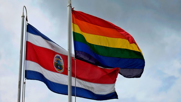 Realizan histórico primer matrimonio igualitario en Centroamérica