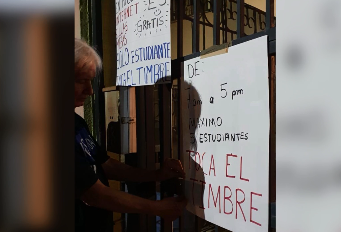 Familia hermosillense abre su cochera a estudiantes sin internet