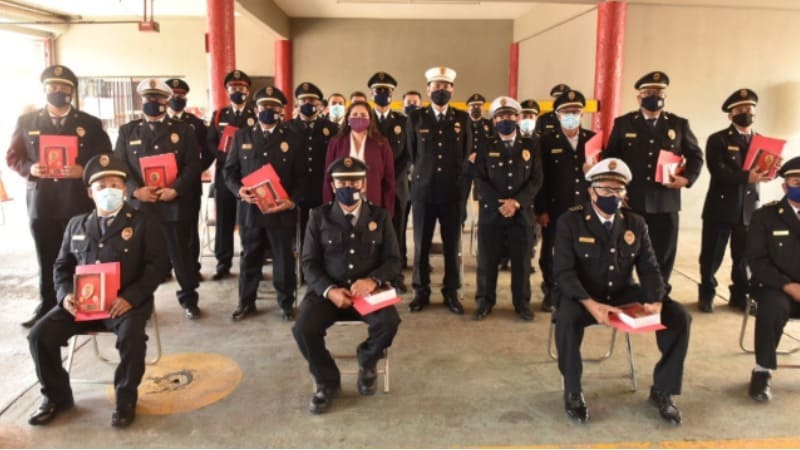 Otorgan reconocimientos a bomberos en Hermosillo por su día