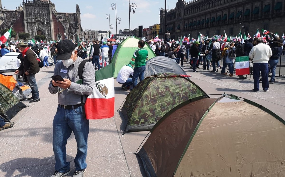 Tras nueva marcha, Frenaaa amplía plantón frente a Palacio Nacional