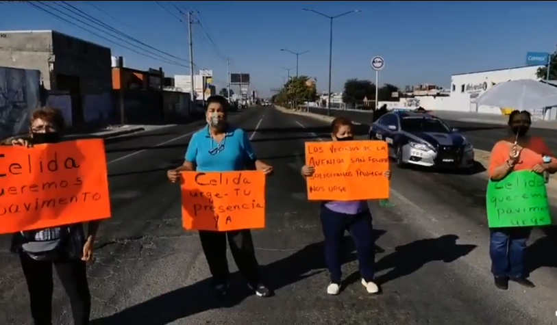 Vecinos de la López Portillo en Hermosillo bloquean el tráfico, piden pavimentación