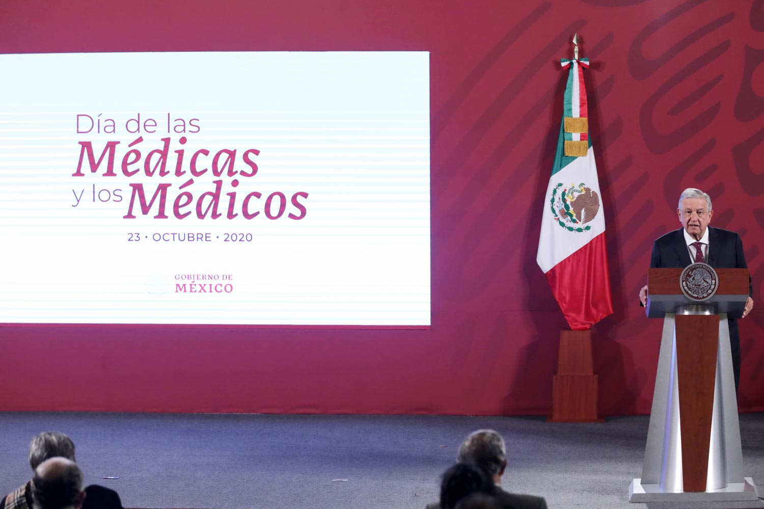 Emiten decreto que establece oficial el Día del Médico en México