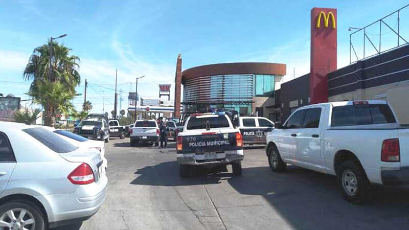 Hombre prende fuego en restaurante de comida rápida en Hermosillo; lo detienen