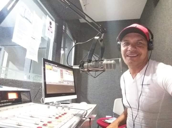 Hallan sin vida a locutor nogalense Germán Fierro al interior de radio