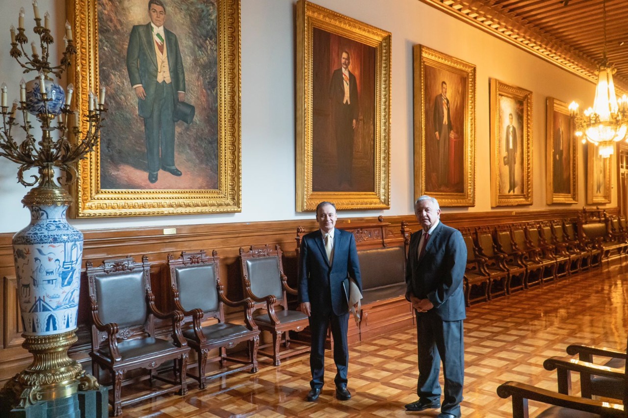 El gobernador electo, Alfonso Durazo, sostiene reunión con el presidente López Obrador.
