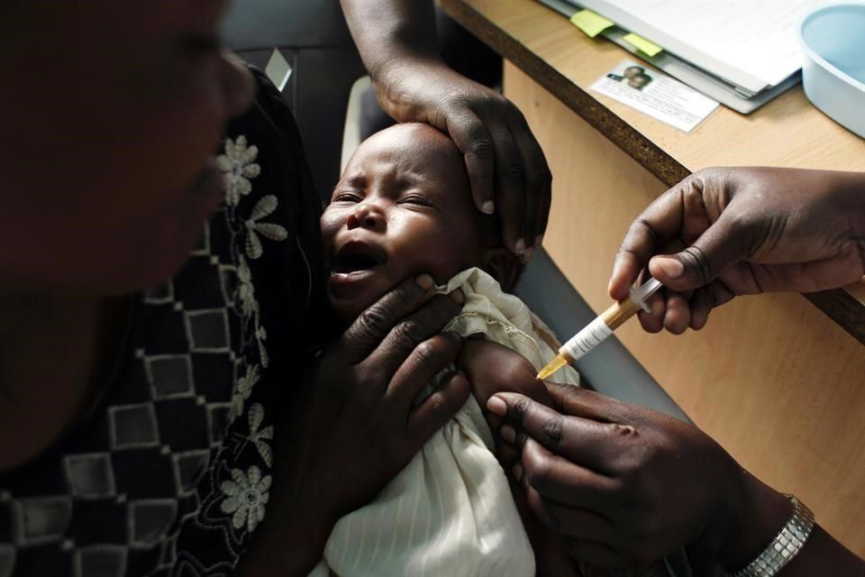 OMS impulsa primera vacuna para malaria