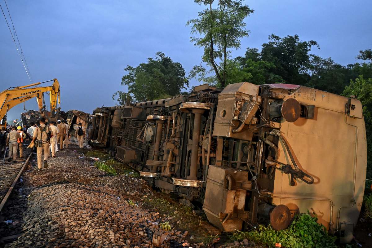Choque de trenes en India deja al menos 8 muertos; reportan 50 heridos