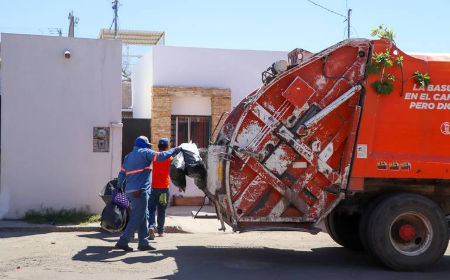 Altas temperaturas afectan a unidades recolectoras de basura en Hermosillo